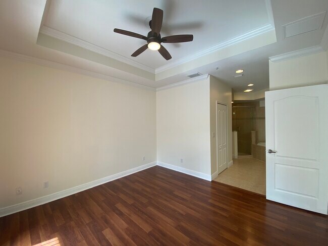 Building Photo - 12101 Santaluz Dr