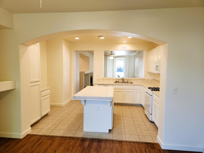 Building Photo - 4624 Stern Dr