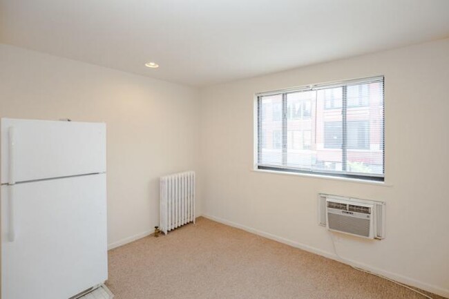 Building Photo - 0 bedroom in Chicago IL 60622
