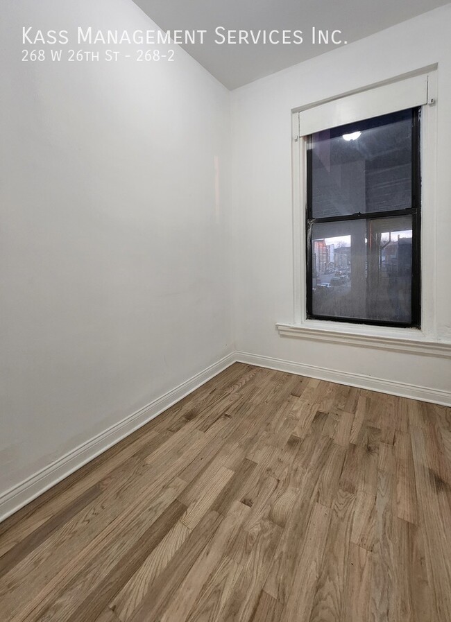 Building Photo - Spacious Armour Square Corner Unit 2 bedro...