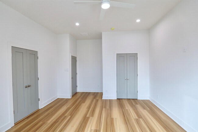 Building Photo - 421 E 41st St