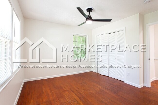 Building Photo - 4477 Glenhaven Dr