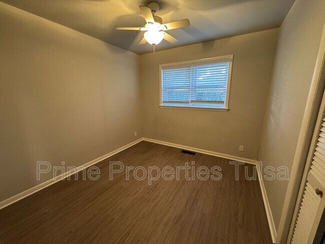 Building Photo - 1525 S 122nd E Ave