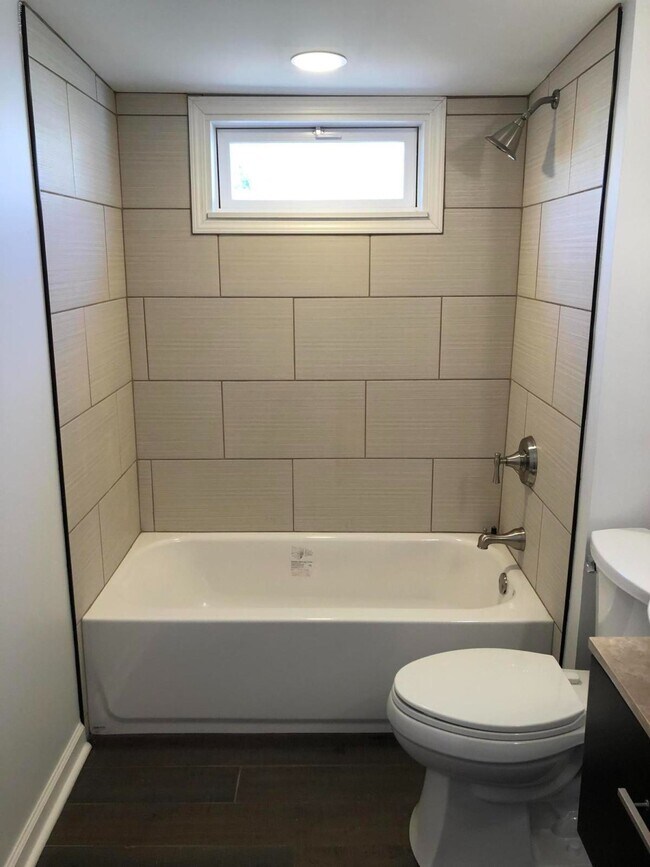 Building Photo - 1523 Christy Ave