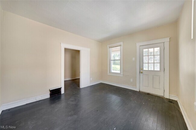 Building Photo - 7507 Batavia Ave