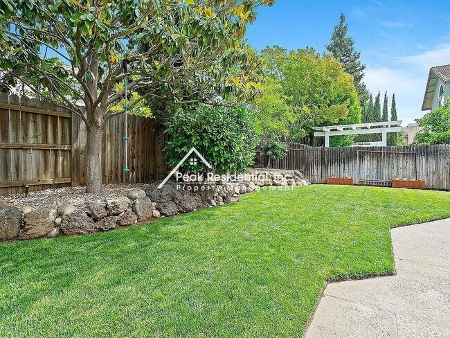 Building Photo - Updated 4bd/2ba Folsom Home with 3 Car Gar...