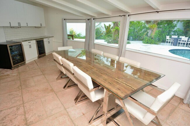 Building Photo - 212 Kings Lynn