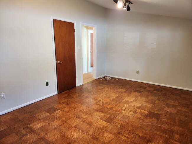 Building Photo - 13231 Lenfant Dr