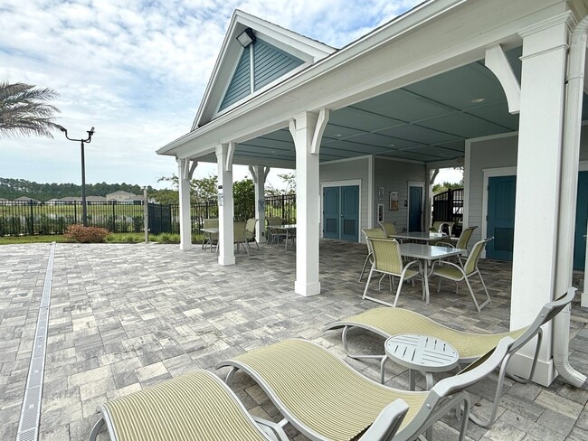 Building Photo - Like New Home In Highland Chase