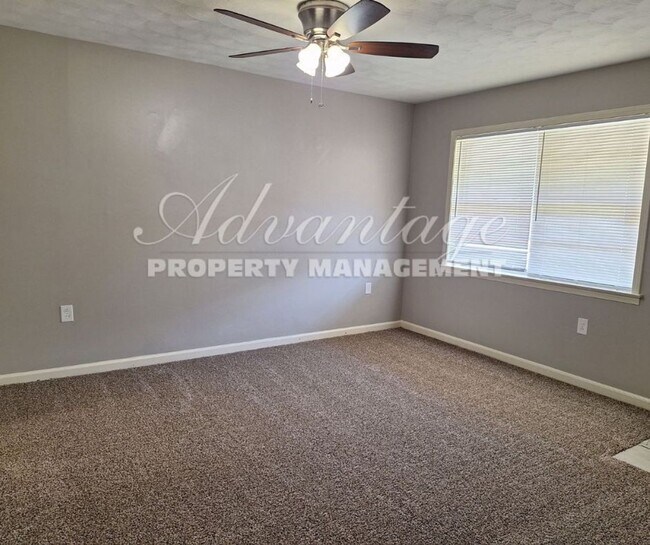 Building Photo - Open to Section 8 -Cute Single Family Home...
