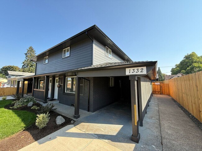 Building Photo - 1330-1334 SW 8th Ave Triplex/crema102-626