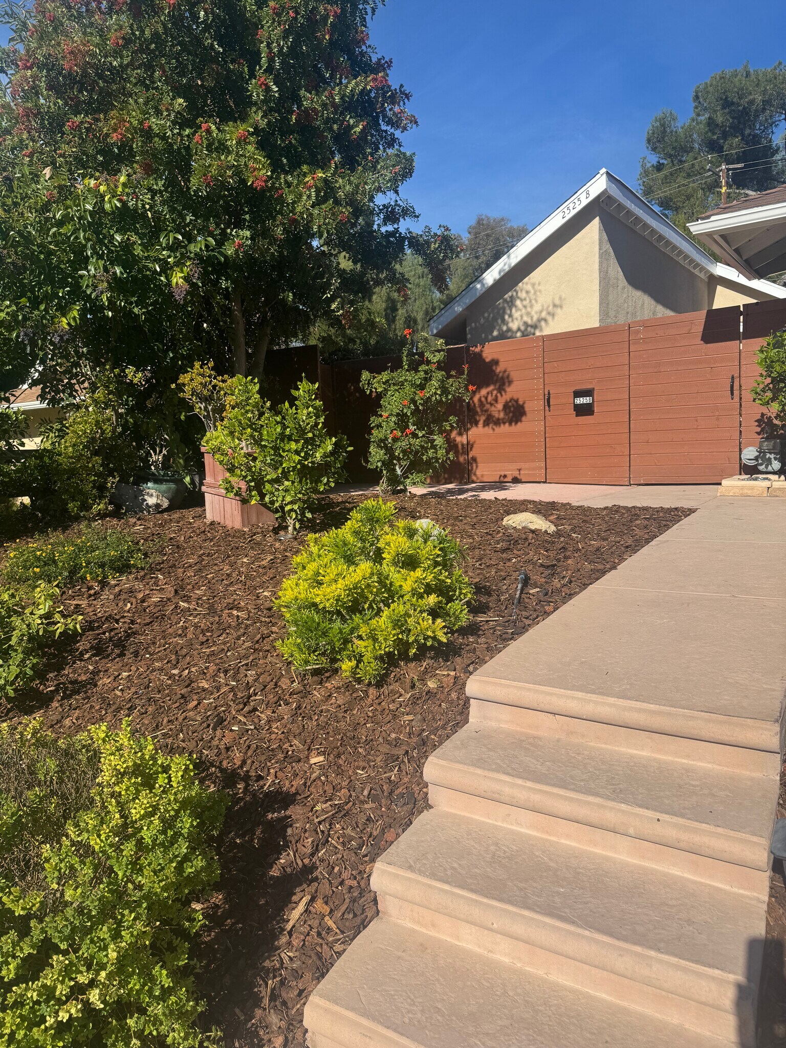 Private Entrance - 2525 Sirius St