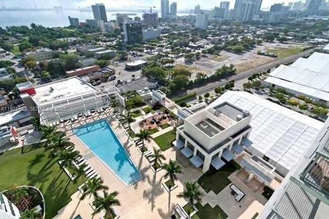 Building Photo - 3301 NE 1st Ave