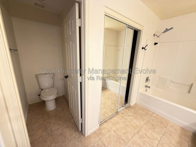 Building Photo - 2060 N 30th St
