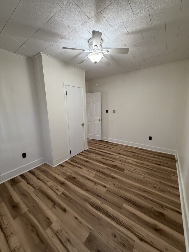 Building Photo - 106 Crockett Ave