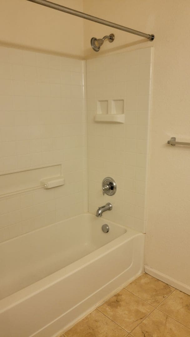 Building Photo - Single Family 3 Bed, 2.5 Bath Home - Avail...