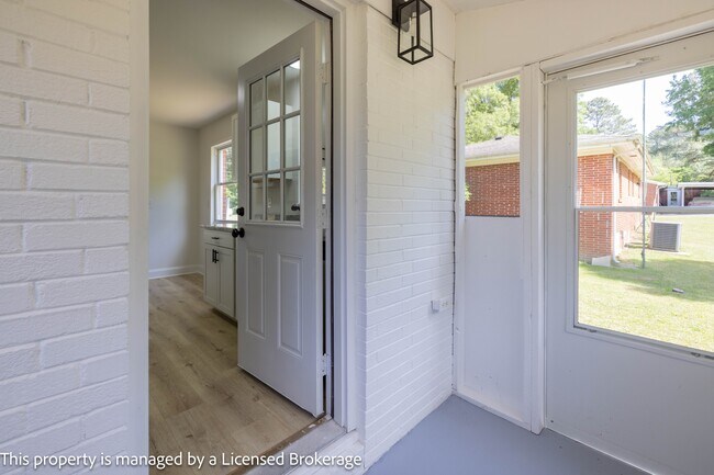 Building Photo - 409 Eastover Ave