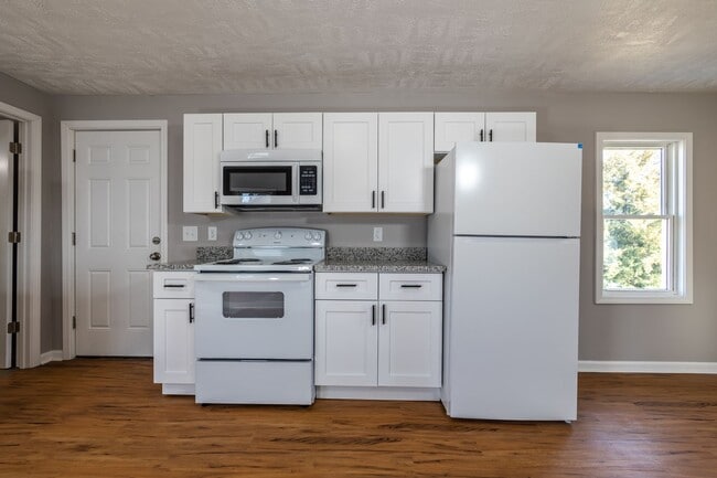 Building Photo - A Great 2BD/1.5BA Single Family Home That Has Been Recently Renovated
