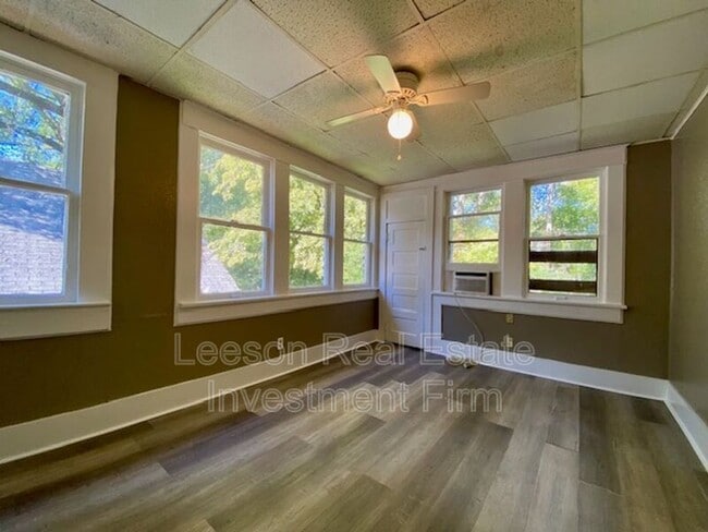 Building Photo - 426 Merrick St