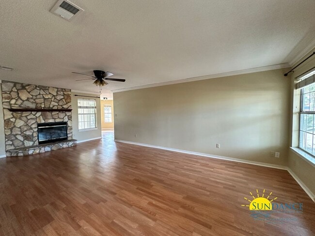Building Photo - Beautiful 3 Bedroom Home in Mary Esther!