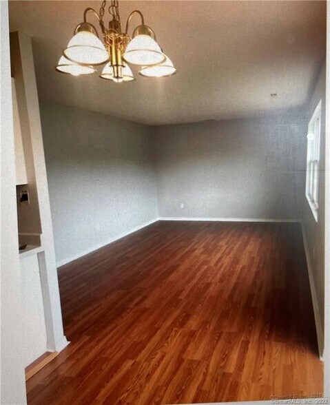 Living room - 27 Southwind Ln