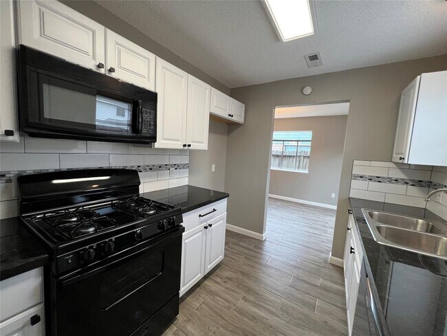 Building Photo - 11710 Stone Bridge Dr