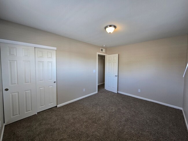 Building Photo - Single story 3 Bedroom house ready for mov...