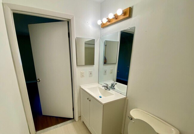 Building Photo - 2403 Ravens Crest Dr