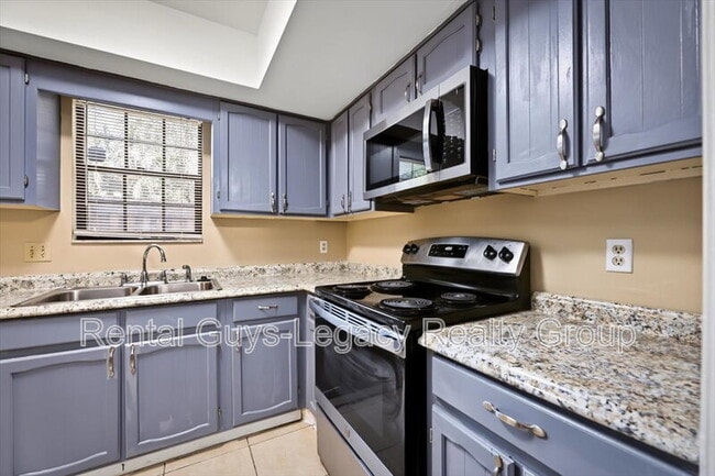 Building Photo - 803 Kettering Way