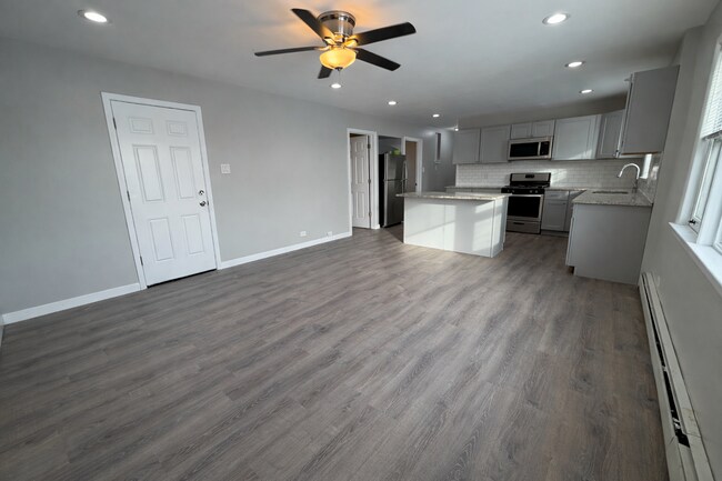 Building Photo - 5358 S Narragansett Ave