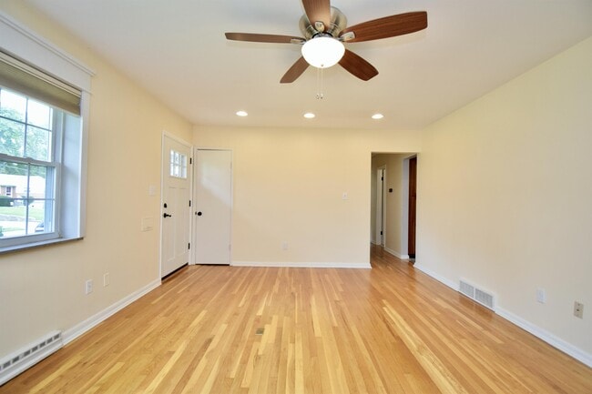 Building Photo - 7236 Longfield Dr