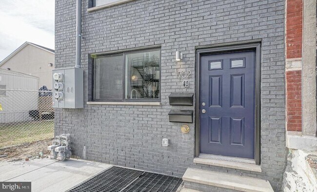 Building Photo - 1702 N Gratz St