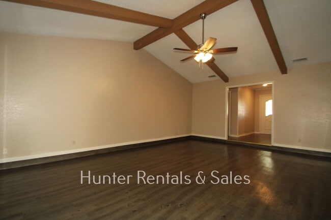 Building Photo - Country Trails Classic!