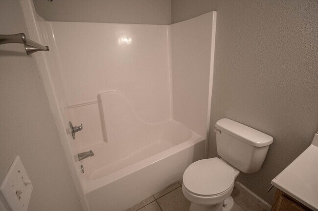 Building Photo - 1405 Greensboro Dr