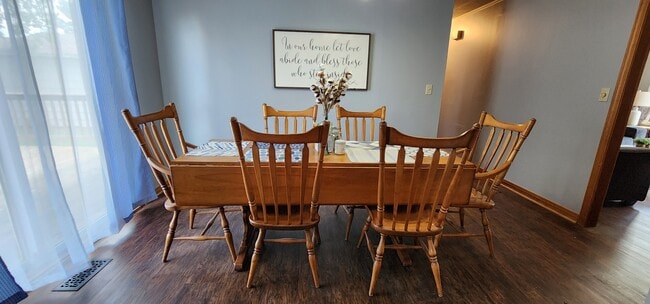 Dining Room - 817 W Commercial St