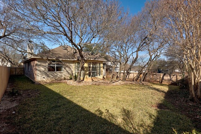 Building Photo - 404 Las Colinas Dr