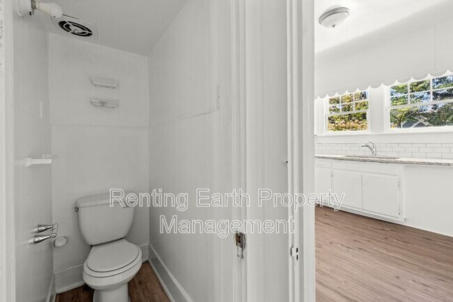 Building Photo - 1526 42nd St Ensley