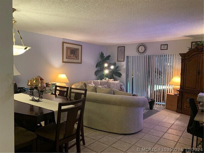 Building Photo - 4152 Inverrary Dr