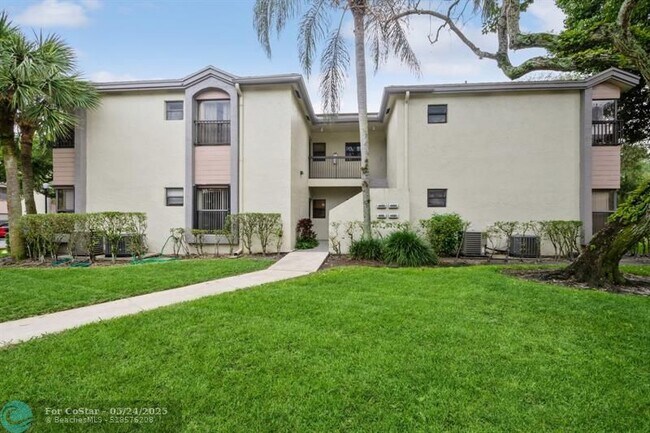 Building Photo - 4485 Carambola Cir N