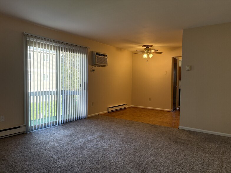 Building Photo - 5605 Happy Hollow Rd