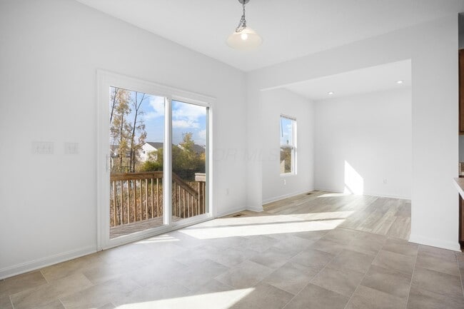 Building Photo - 6295 Honey Farm Way