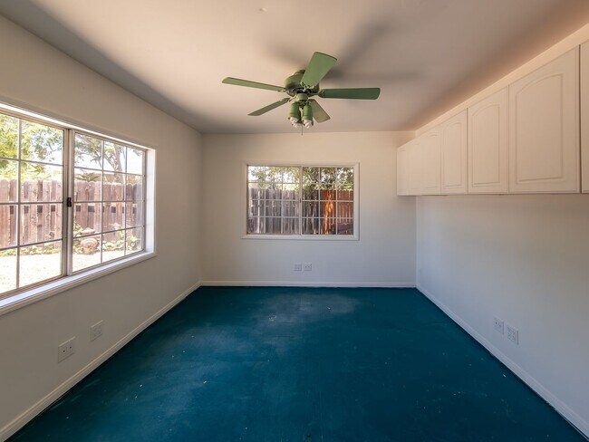 Building Photo - Stunning 3BD/2BA located in beautiful Sunl...