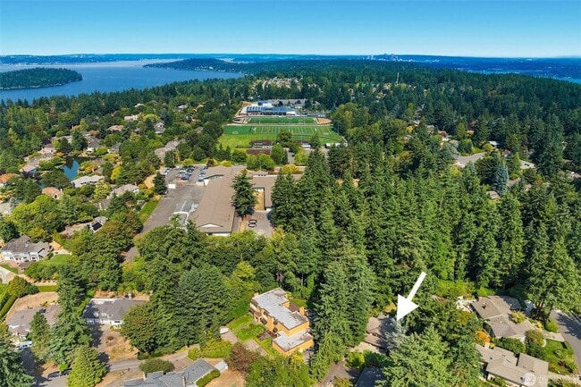 Building Photo - 5bd/4ba Mercer Island Home