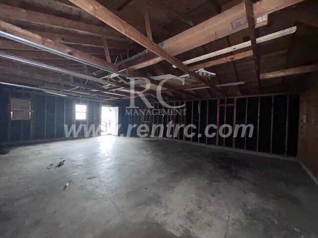 Building Photo - 1101 Chandler-