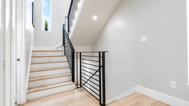 Building Photo - 3511 Hutchins St