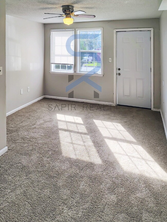 Building Photo - 774 Lilly Ave