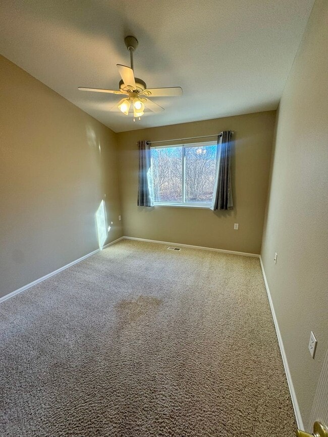 Building Photo - Beautiful home in with Stunning Mountain Views