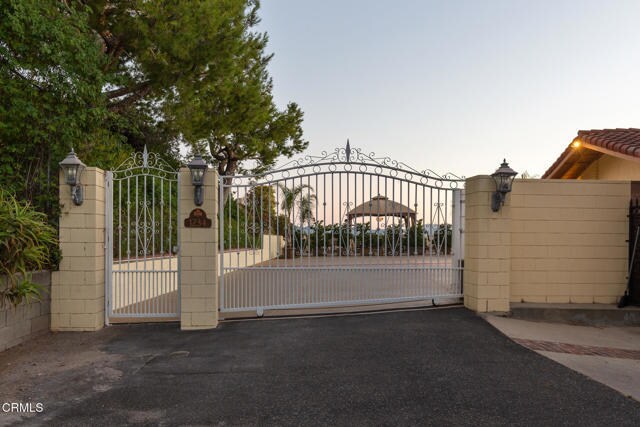 Building Photo - 1234 E Tujunga Ave