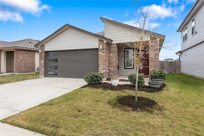 Building Photo - 918 Kickapoo Ln