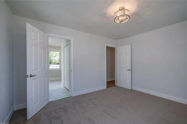 Building Photo - 4865 Hampshire Ave